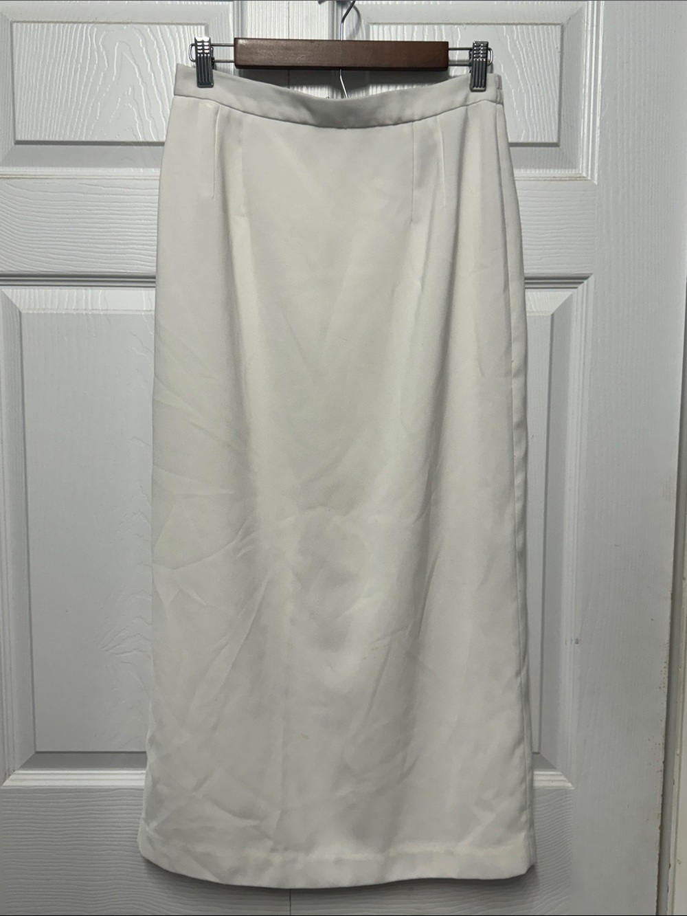 Terramina White Maxi Skirt with Sleek A-Line Silhouette